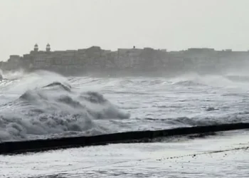 विपरजोय आँधीः गुजरातको तटीय इलाकाबाट ७५ सयलाई निकालियो, ६७ वटा रेल सेवा रद्द