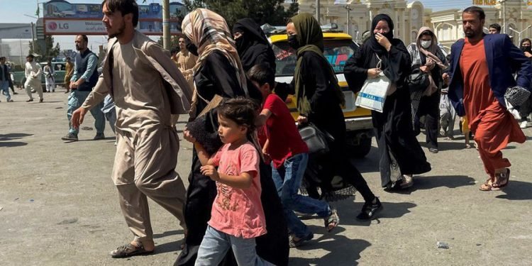 एक महिनामा ७४ हजार भन्दा बढी अफगान आप्रवासी इरानबाट फर्किए