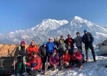 मनाङमा सडक र पदमार्ग एउटै हुँदा पदयात्रीलाई सास्ती