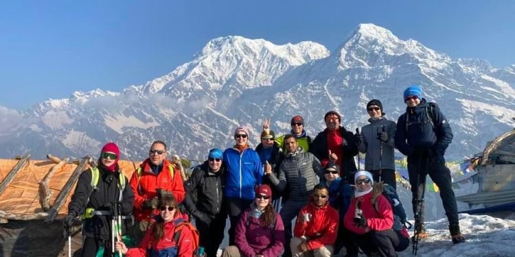 मनाङमा सडक र पदमार्ग एउटै हुँदा पदयात्रीलाई सास्ती