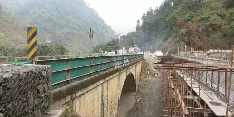 विस्फोटक पदार्थ ल्याउन नसक्दा नारायणगढ–मुग्लिन सडकखण्डको पुल बन्न सकेन