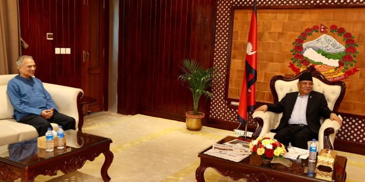 समाजवादी मोर्चामा बाबुराम पनि अटाउने, भेटे प्रचण्ड