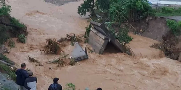 बाढीले पुल बगायो, वर्षाले जनजीवन प्रभावित