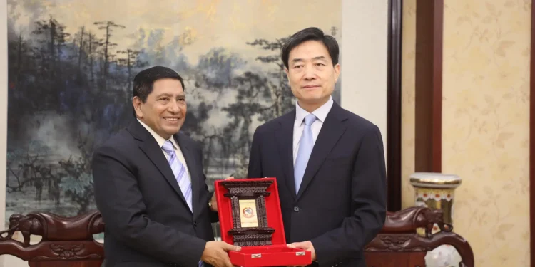 उपप्रधानमन्त्री श्रेष्ठसँग सिचुवान विश्वविद्यालय कमिटीका महासचिव लिङको भेट