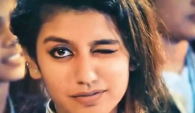 प्रिया प्रकाशको आँखा झिम्काउने दृश्य विवादमा