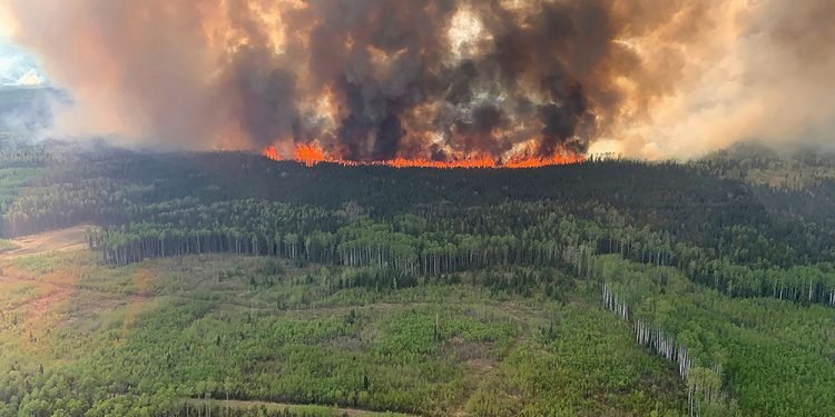 क्यानडाको जंगलमा लागेको आगोको धुवाँ अमेरिकासम्म पुग्यो