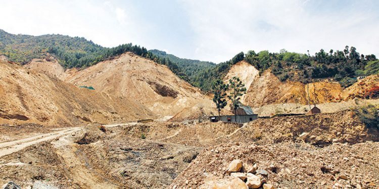 सरकारको चुरे नीतिः बचाउने बहानामा सिध्याउने खेल