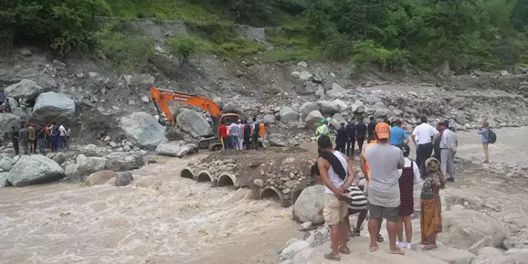 पानीको बहाव थेग्न नसकेपछि ‘डाइभर्सन’ अधुरै