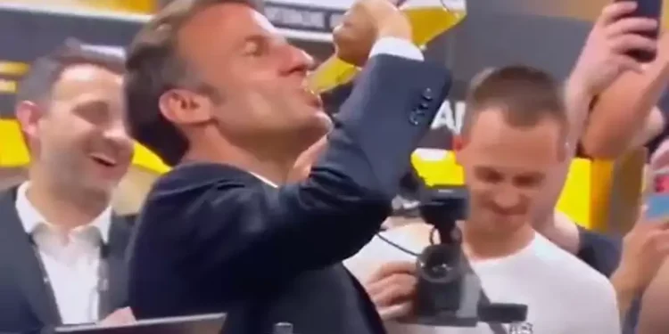 बियरको पुरै बोतल पिएपछि फ्रान्सका राष्ट्रपति विवादमा