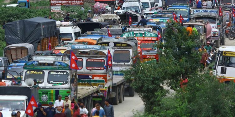 २० वर्ष पुराना गाडी हटाउने निर्णयविरुद्ध प्रदर्शन