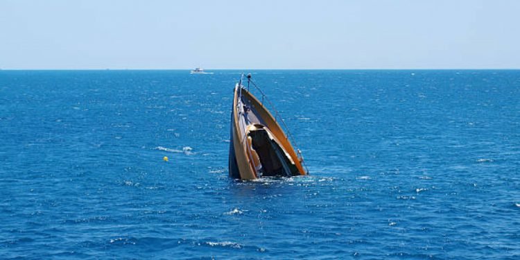 ग्रिसमा डुंगा पल्टिदा ८३ जनाको मृत्यु, सयौं बेपत्ता