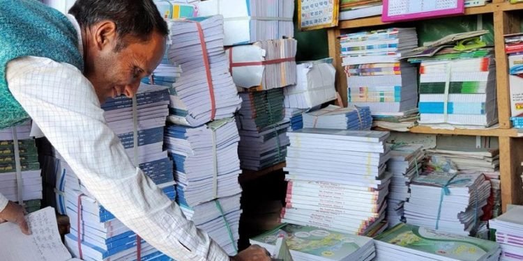 गेसपेपर र गाइडका दिन गए