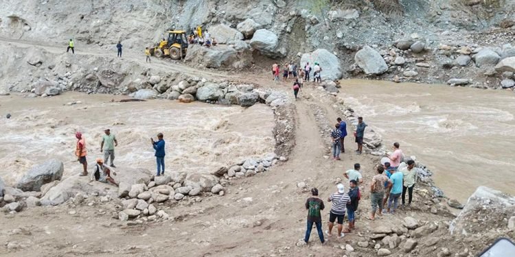 हेवा खोलामा अस्थायी डाइभर्सन पुल संञ्चालनमा