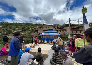 हुम्लाका ४२ घरधुरीलाई निःशुल्क सोलर बत्ती वितरण