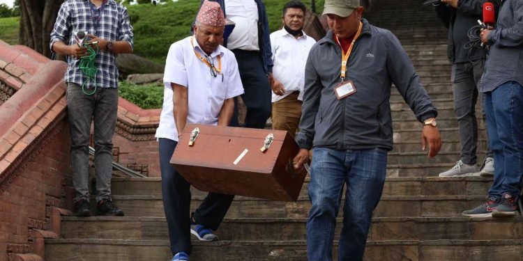 जलहरीमा कुँदिएको विद्यादेवी भण्डारी, ओलीसहितको नाम हटाइयो