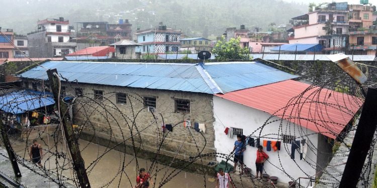 लमजुङ कारागारबाट मध्यराती दुई कैदीबन्दी फरार