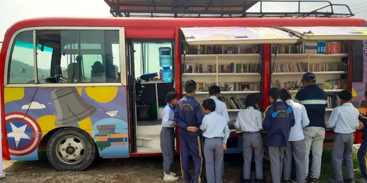 काभ्रेपलाञ्चोकमा ‘बुक बस’ कार्यक्रम सञ्चालन