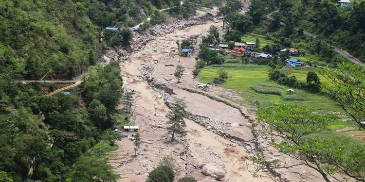 बाढी–पहिरोले मुहान बगाउँदा खानेपानी समस्या