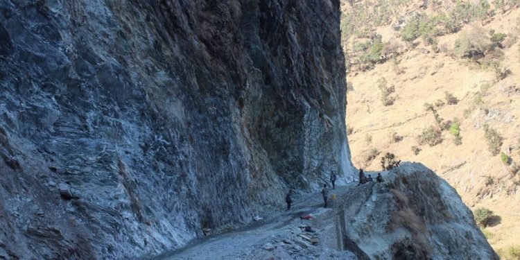 मध्यपहाडी लोकमार्गको वैकल्पिक सडक ओझेलमा