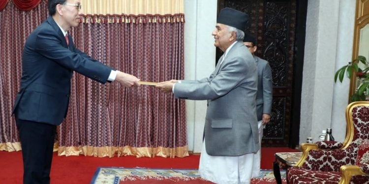 नवनियुक्त कोरियाली राजदूतद्वारा राष्ट्रपतिसमक्ष ओहदाको प्रमाणपत्र पेस