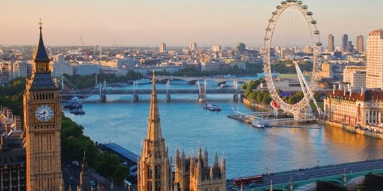 रूसले क्रिमियामा ‘कम्ब्याट डल्फिनलाई प्रशिक्षण’ दिइरहेको बेलायतको दावी