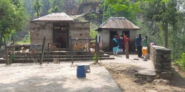 अकला मन्दिर पुनःनिर्माणः काम अपुरो गरेर ठेकेदार बेपत्ता