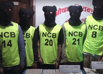 पाँच विदेशीसहित १२ जना लागूऔषध कारोबारी पक्राउ