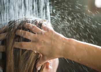 हेल्थ टिप्सः चिसोपानीले नुहाउँदा हुन्छ फाइदा