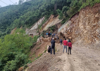 पहिरोले काठमाडौँ–हेटौँडा जोड्ने कान्ति लोकपथ अवरुद्ध
