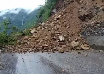 पहिराले मध्यपहाडी पुष्पलाल लोकमार्गमा सास्ती