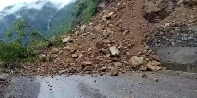 पहिराले मध्यपहाडी पुष्पलाल लोकमार्गमा सास्ती