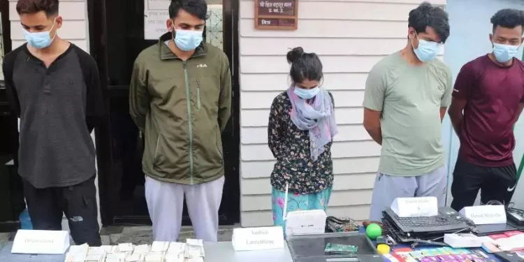 १२ जनाको नामबाट ६३ वटा खाता खोलेर अवैध कारोबार गर्ने फेला