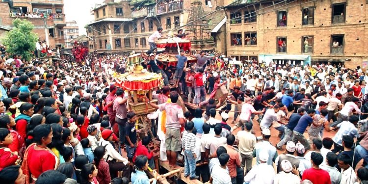 पनौतीमा हिलेजात्रा : जात्रा सकिएपछि मात्र रोपाइँ