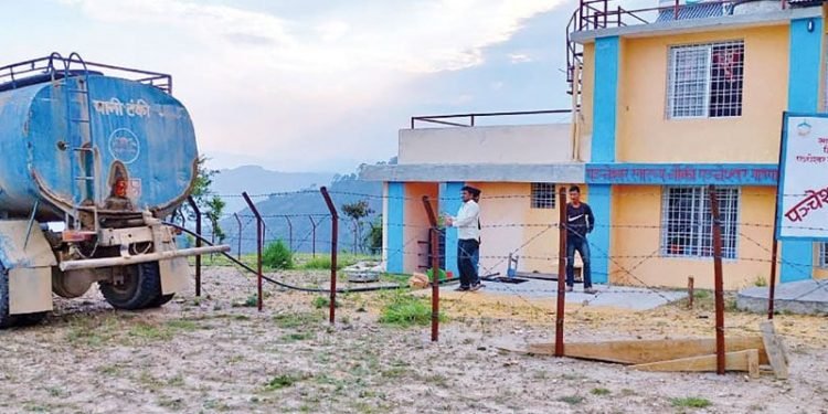 ट्याङ्करको पानीबाट प्रसूति सेवा