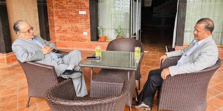 प्रधानमन्त्री प्रचण्ड र विप्लवबीच भेटवार्ता, पार्टी एकताका बारे छलफल