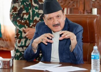 बरु सरकार ढले ढल्छ, बजेट संशोधन नहुने अर्थमन्त्री महतको अडान