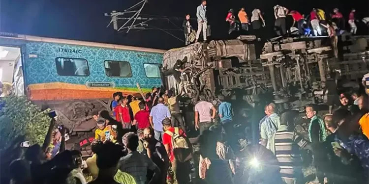 भारतको ओडिशामा ठुलो रेल दुर्घटना, अहिलेसम्म २०७ जनाको मृत्यु