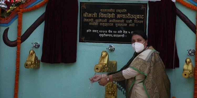 मेलम्चीको पानी वितरण शुभारम्भ गरिएको भृकुटीमण्डपकै धारामा झर्दैन पानी