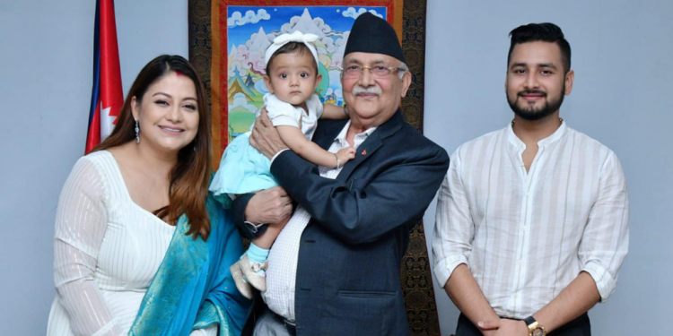 एमाले अध्यक्ष ओली भेट्न छोरीसहित बालकोट पुगिन् अभिनेत्री श्वेता खड्का