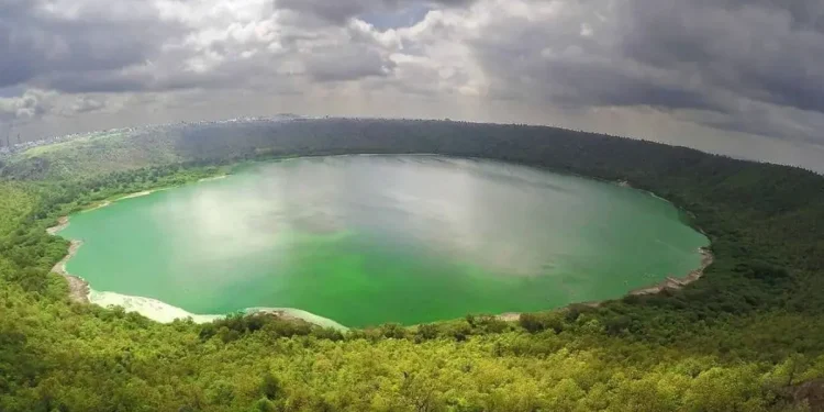 अनौठो विश्वः रङग बदल्ने रहस्यमय लोनार ताल