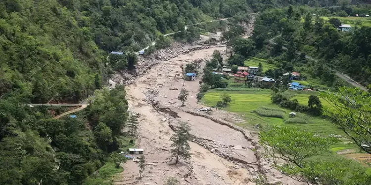 ताप्लेजुङको मेहेलेमा पहिरोमा परी एक बेपत्ता, दुई घाइते