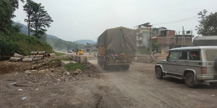 चिनियाँ ठेकेदारको लापरबाहीः नारायणगढ– बुटवल सडकखण्डको हरिविजोग