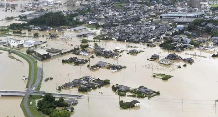 भारी वर्षा र बाढीले मध्य जापानमा ३ को मृत्यु, ९९० घर ध्वस्त