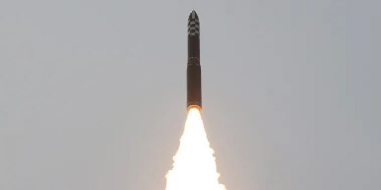 उत्तर कोरियाद्वारा दुई वटा क्षेप्यास्त्र प्रहार