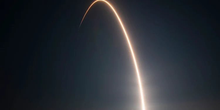 एलन मस्कका चार हजार ५ सय बढी ‘स्टारलिंक स्याटेलाइट’ अन्तरिक्षमा