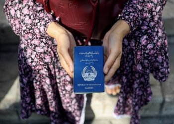 अफगानिस्तानी नागरिकद्वारा राहदानी वितरणमा ढिलासुस्ती भएको भन्दै आक्रोश व्यक्त