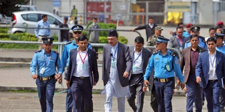 अर्थमन्त्री महत विमानस्थलको निरीक्षणमा