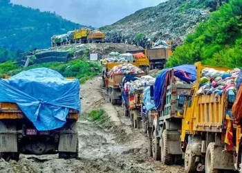 बन्चरे डाँडामा फोहोर फाल्न स्थानीयको अवरोध
