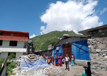 बझाङमा व्यापारीले बेच्छन् साल्ट ट्रेडिङको नुन