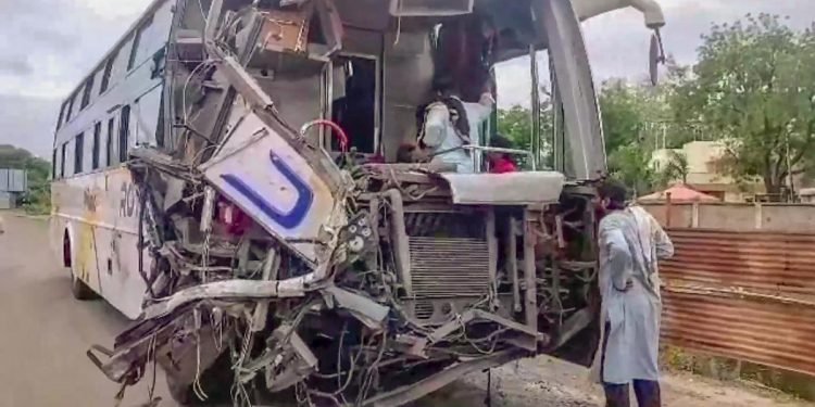 महाराष्ट्रको बुलढानामा सवारी दुर्घनाः छ जनाको मृत्यु, एक्काइस घाइते